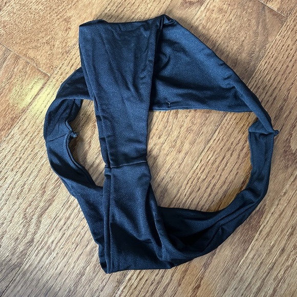 Pretty Little Thing Black Bikini Bottom - Picture 4 of 4